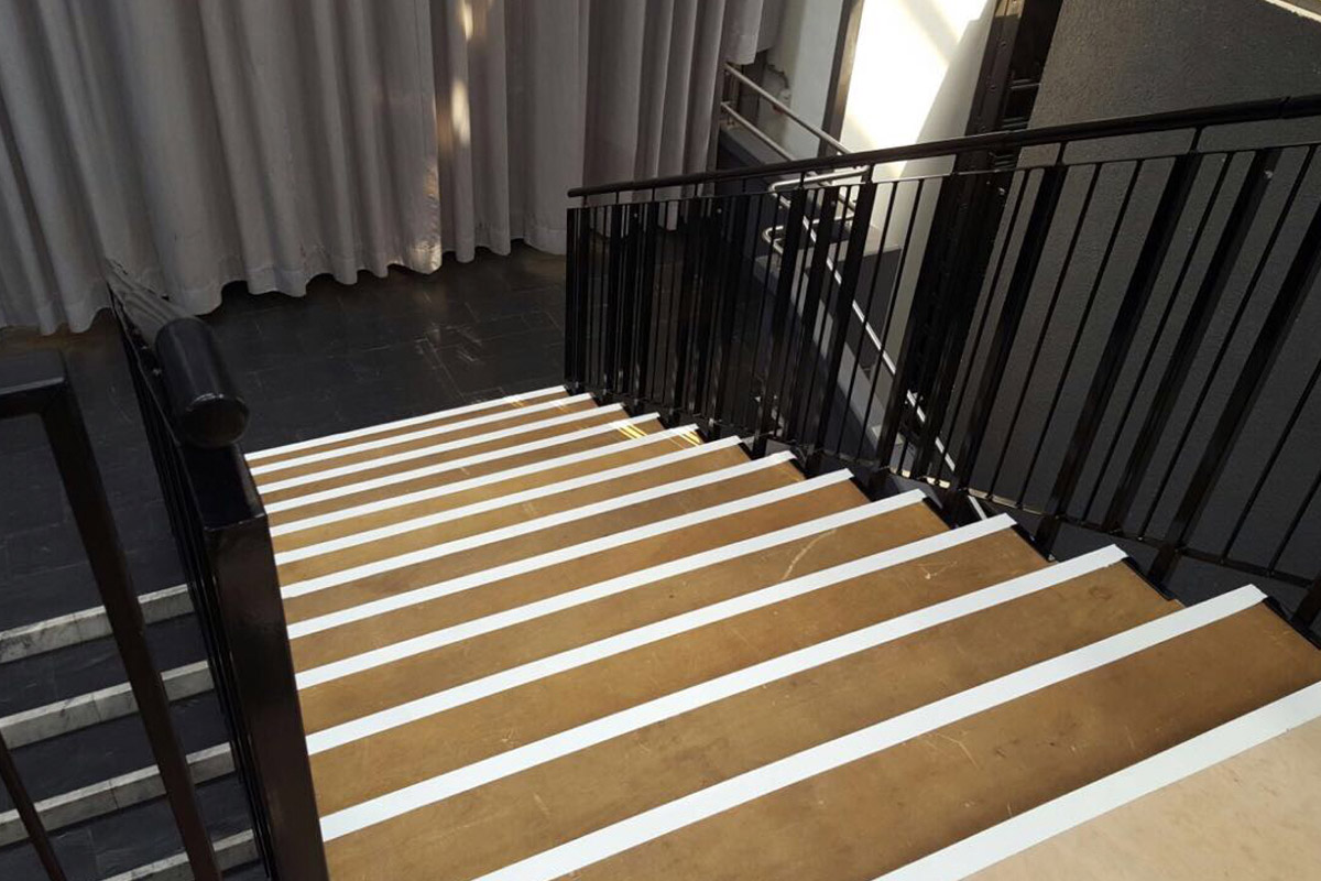 treppe_alu_referenz_apqstage_4.JPG